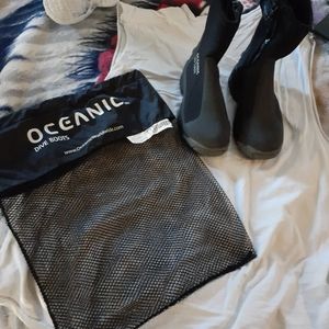 Ocheanic neo classic dive boots.